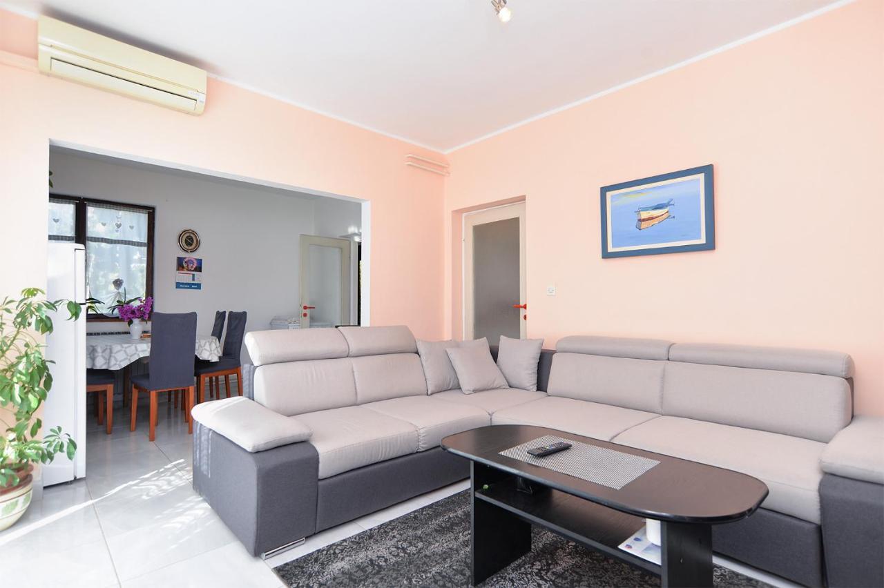 Apartments Danijel 1956 พูลา ภายนอก รูปภาพ
