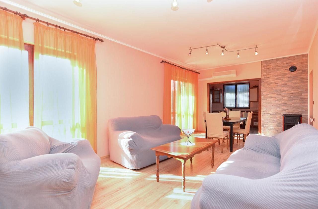 Apartments Danijel 1956 พูลา ภายนอก รูปภาพ