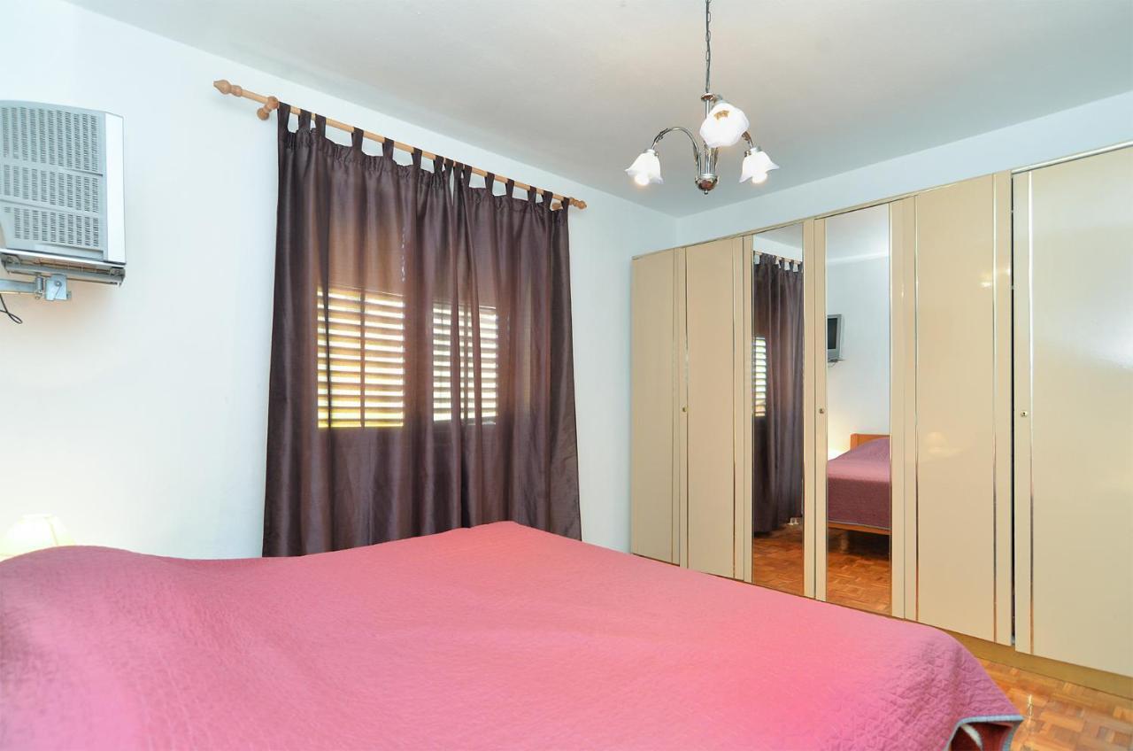 Apartments Danijel 1956 พูลา ภายนอก รูปภาพ