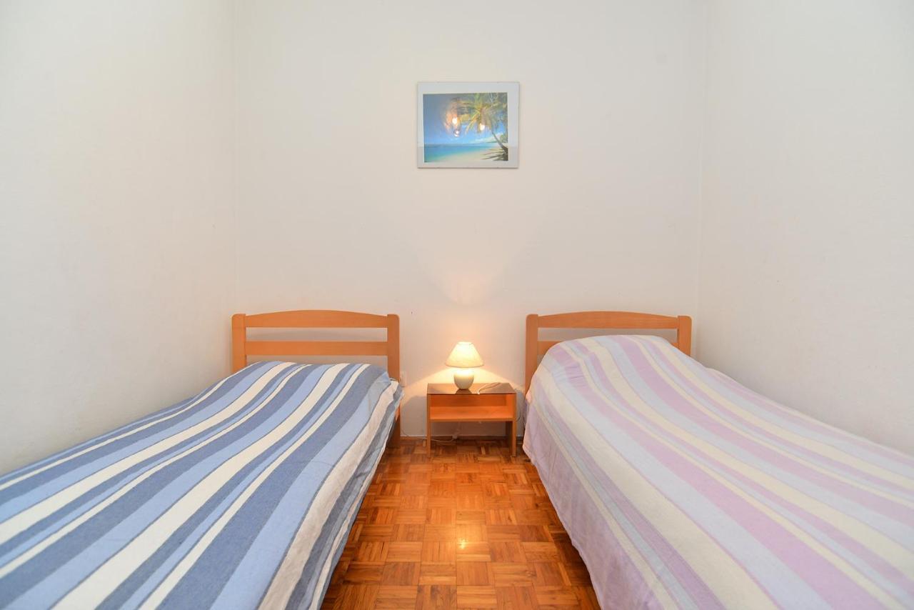 Apartments Danijel 1956 พูลา ภายนอก รูปภาพ